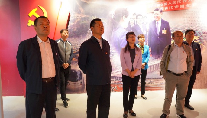 集團(tuán)公司開展“不忘初心、牢記使命”主題黨日活動(dòng) <br/> — 參觀主題教育檔案文獻(xiàn)展