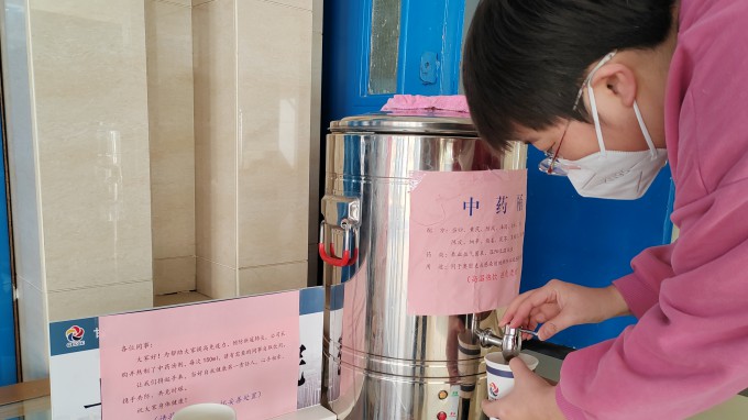 省土木工程院為員工熬制中藥湯劑護航助力復工復產(chǎn)